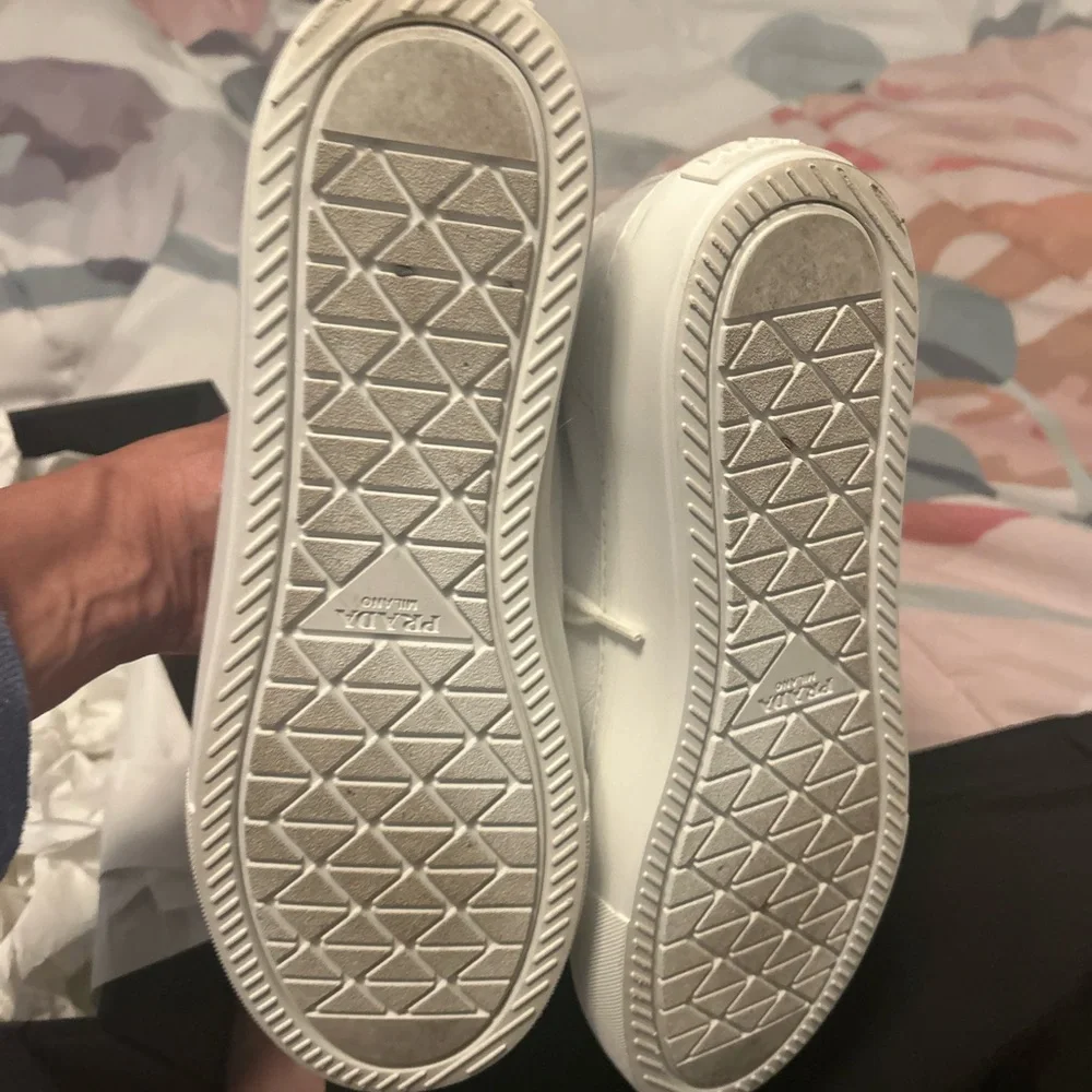 AUTHENTIC PRADA logo tennis shoes. - Picture 7 of 16